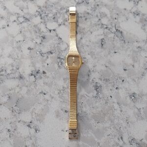 Elegant Gold Tone Quartz Wristwatch